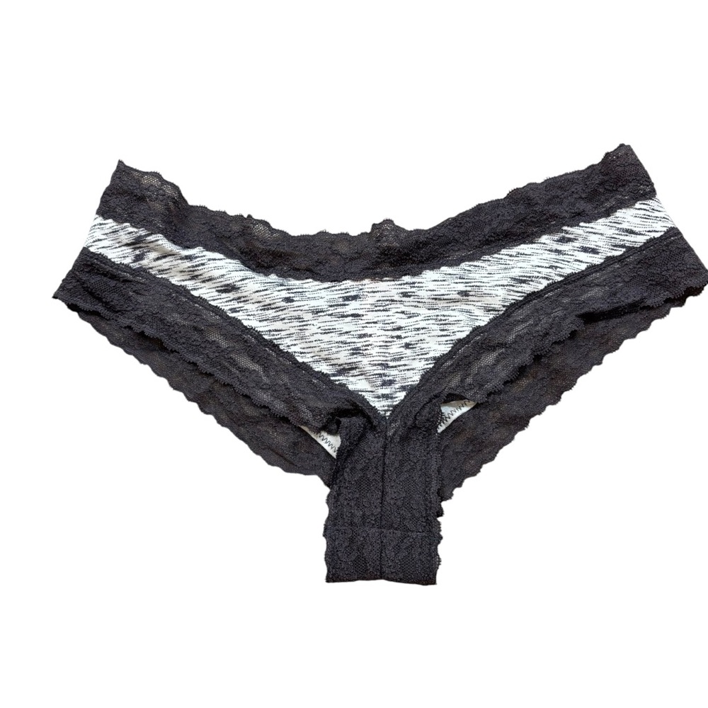 Brand new with Tags Victoria’s Secret Cheeky Cotton Lace Trim Panties Medium